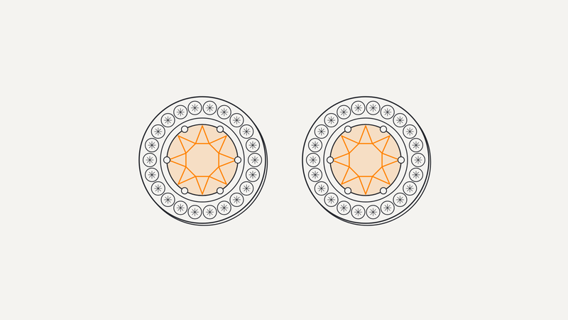 una coppia di orecchini tondi grandi. Hanno la pietra centrale arancio a sei griffe e una corona di piccoli brillanti tutto intorno.