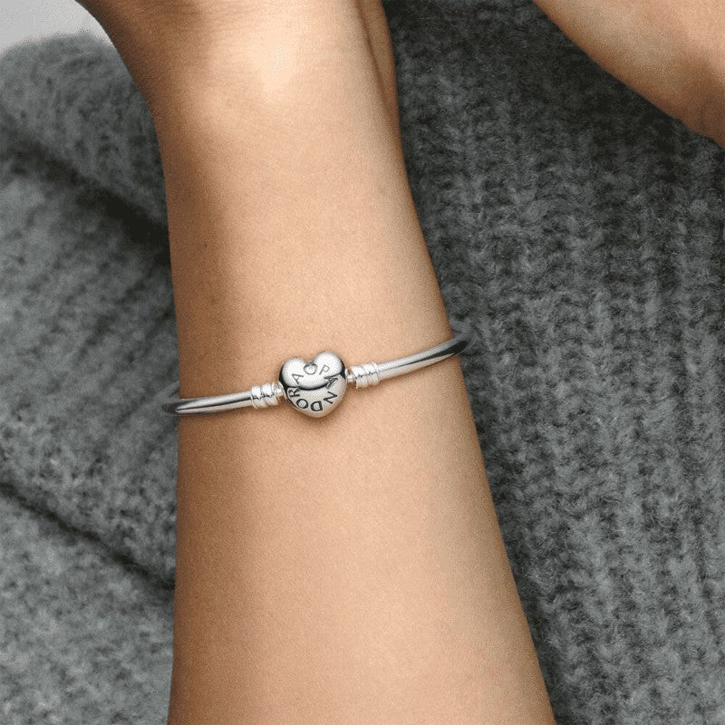 Bracciale Rigido con Chiusura a Cuore