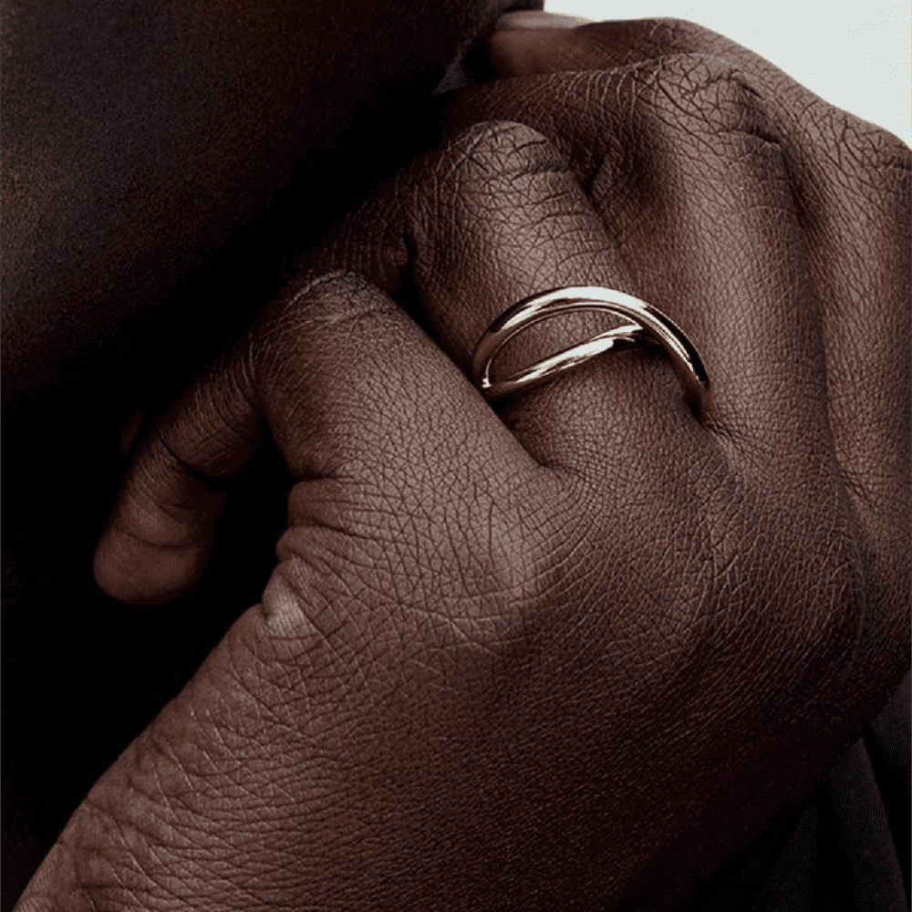 Anello Infinito Linea Sinuosa