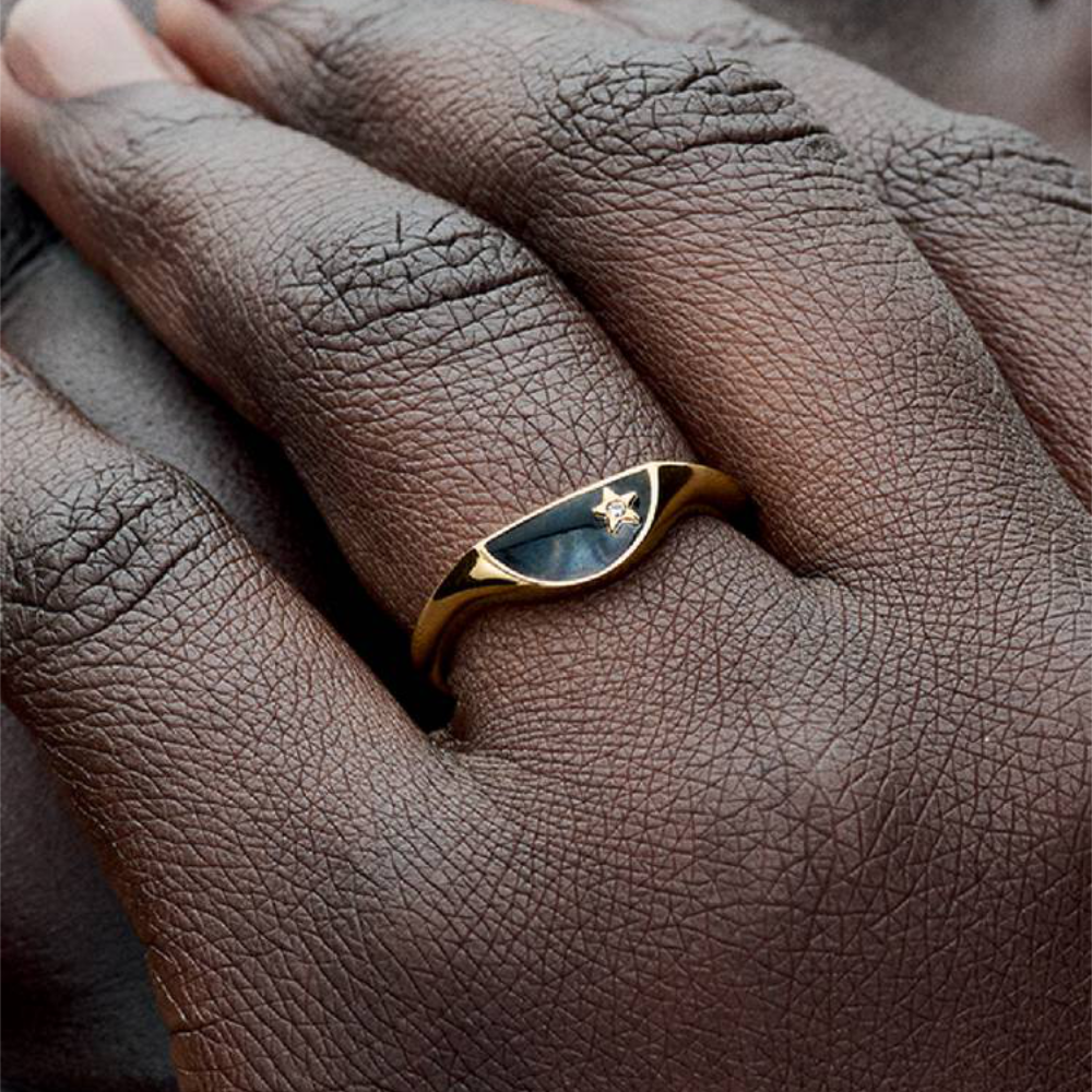 Pandora | Anello Mezzo Sigillo con Smalto Pandora ME Dorato