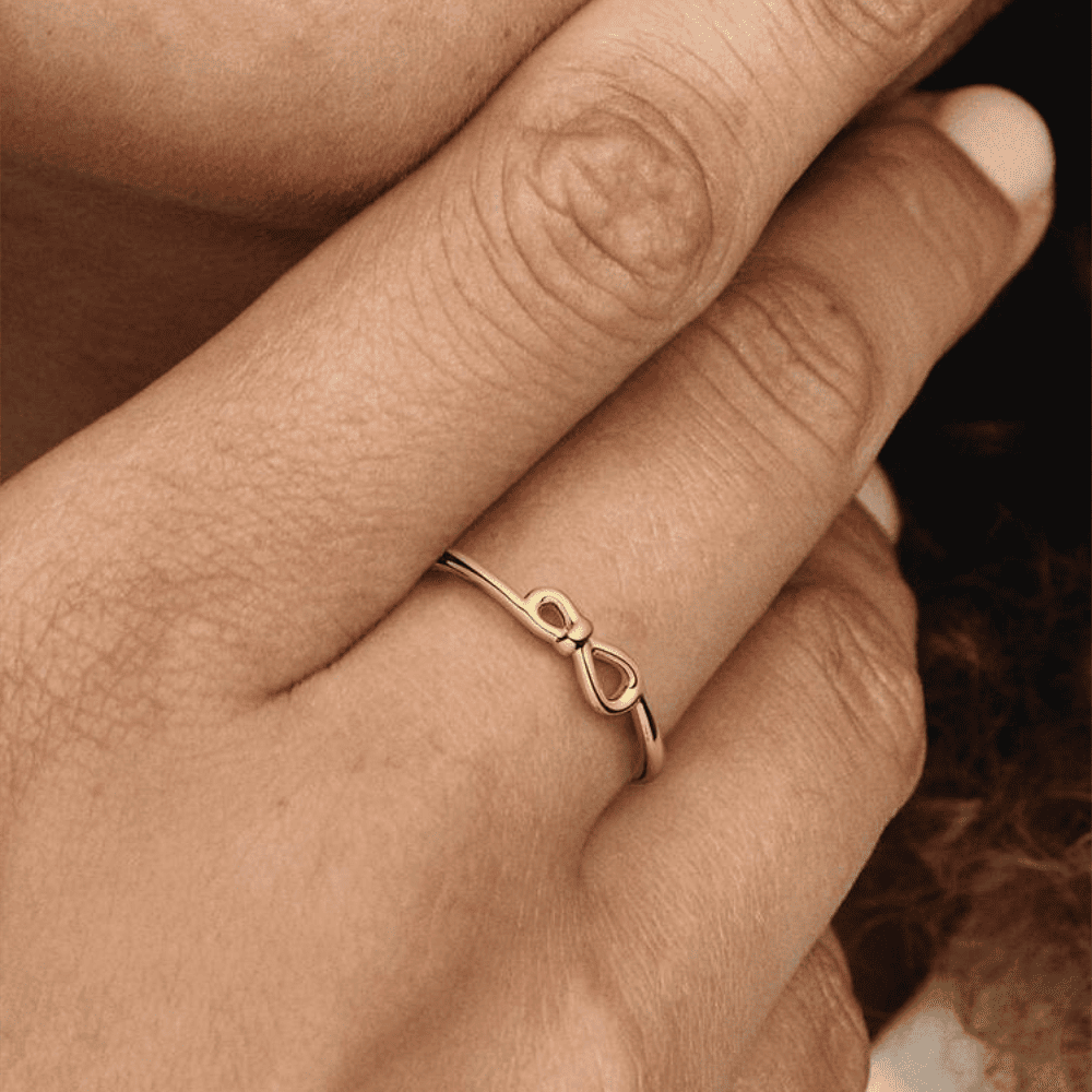 Anello Nodo Infinito Dorato