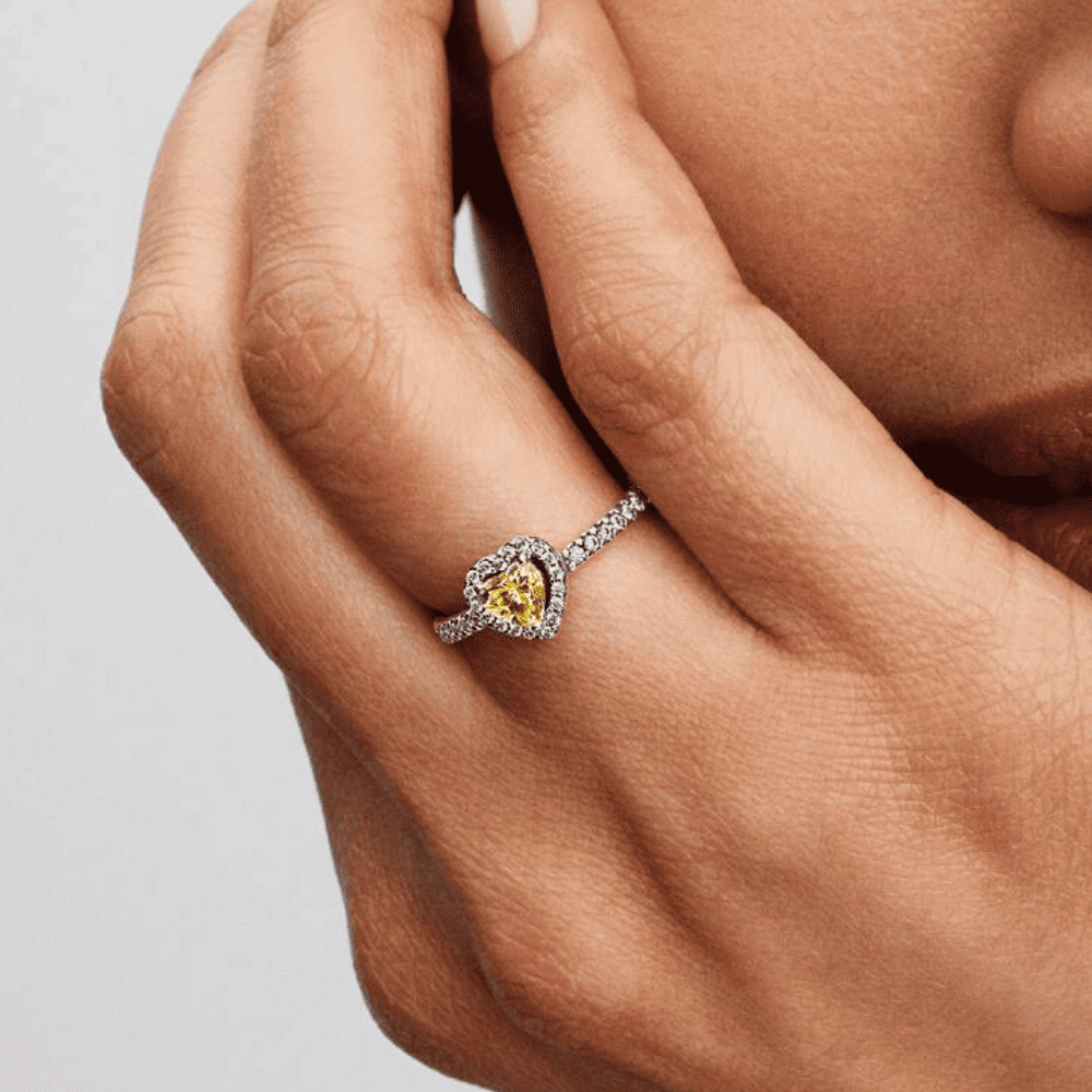 Pandora | Anello Cuore in Rilievo Giallo