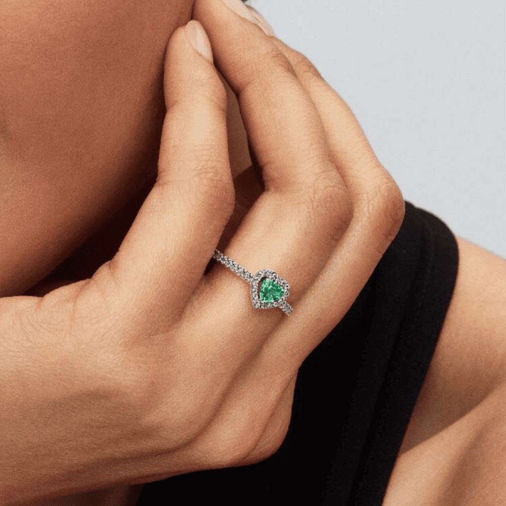 Pandora | Anello Cuore in Rilievo Verde Chiaro
