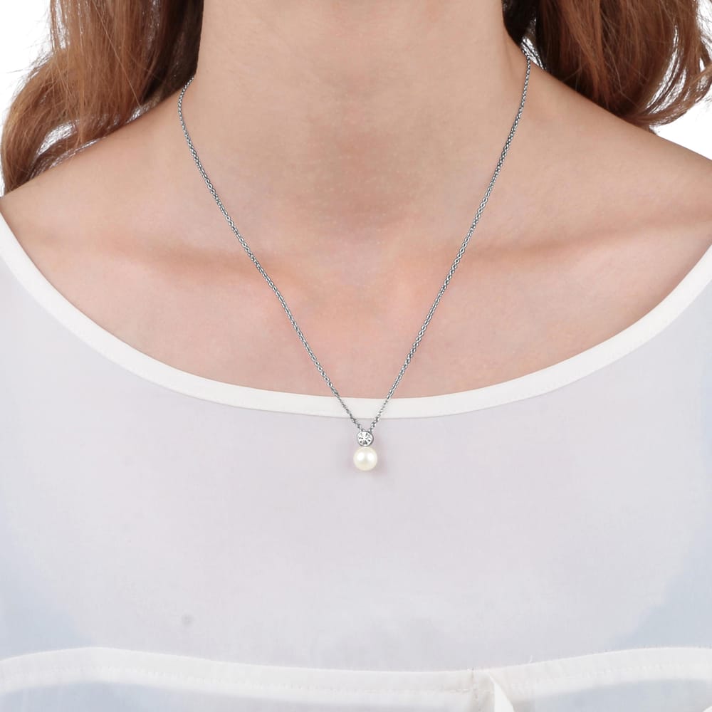 Collana Perla essenziale in Argento e Perle coltivate – Morellato SANH02 indossato
