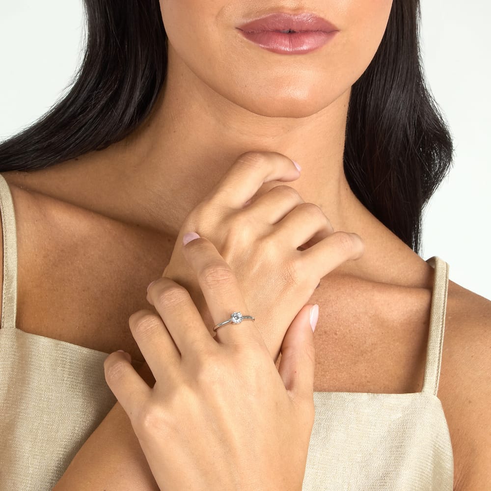 Anello Solitario Infinito in Argento e Zirconi Bianchi – Morellato SABD01 indossato