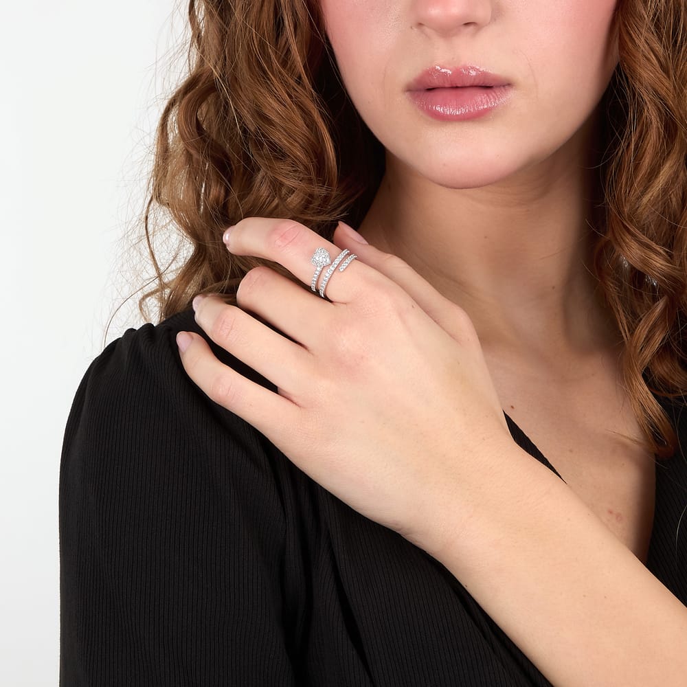 Anello Contrarié Nobile Cuore in Argento e Zirconi Bianchi – Morellato SAZK07 indossato