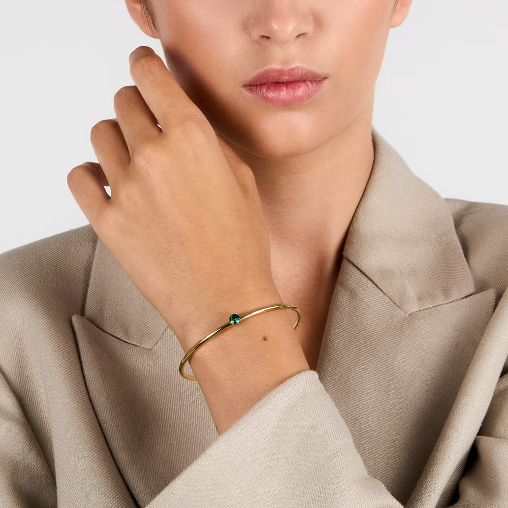 Bracciale Rigido Cerchi in Acciaio Dorato e Zirconi Verdi – Morellato SAKM98 indossato