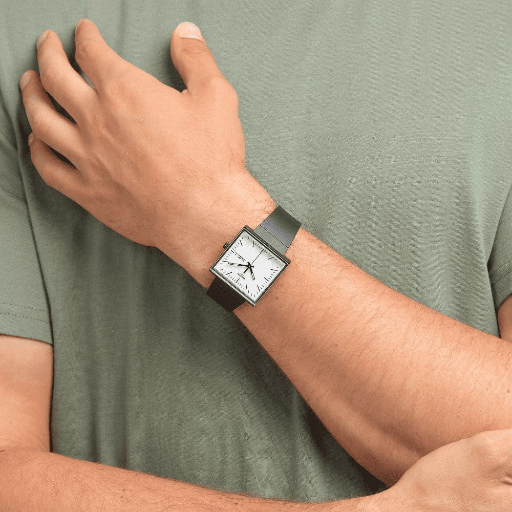 SWATCH| WHAT IF…BLACK?