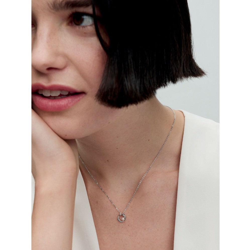 Collana Cerchio Linea Sinuosa con Perla d'Acqua Dolce Coltivata e Pavé