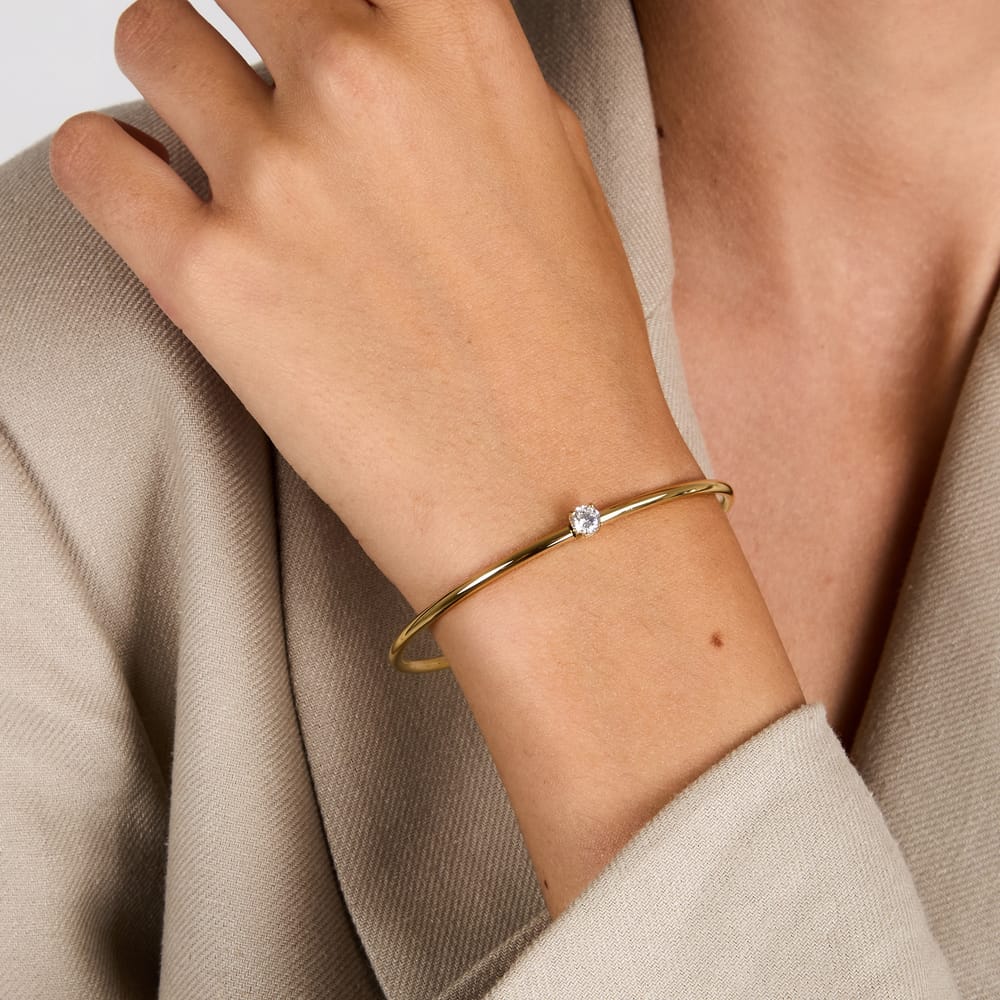 Bracciale Rigido Cerchi in Acciaio Dorato e Zirconi Bianchi – Morellato SAKM97 indossato