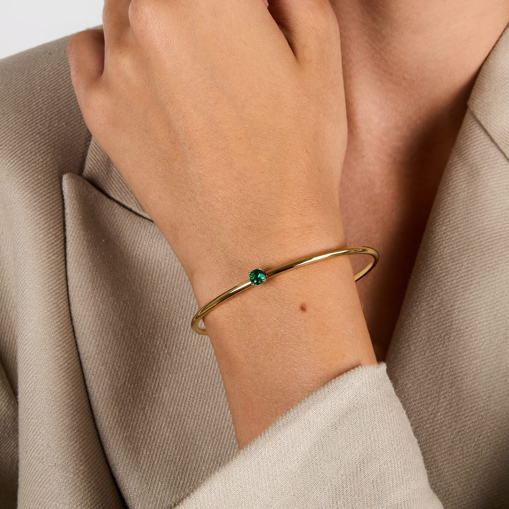 Bracciale Rigido Cerchi in Acciaio Dorato e Zirconi Verdi – Morellato SAKM98 indossato