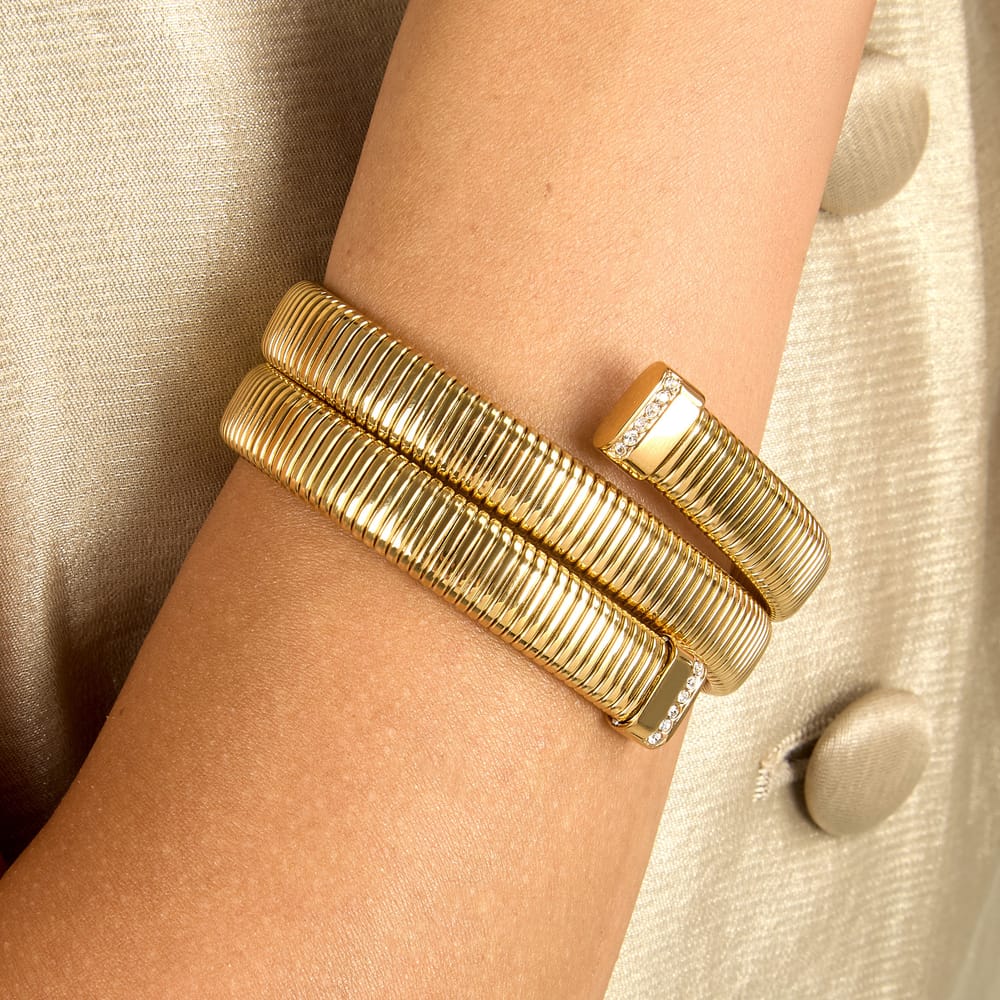 Bracciale Rigido Onda in Acciaio Dorato e Cristalli Bianchi – Morellato SAZP23 indossato