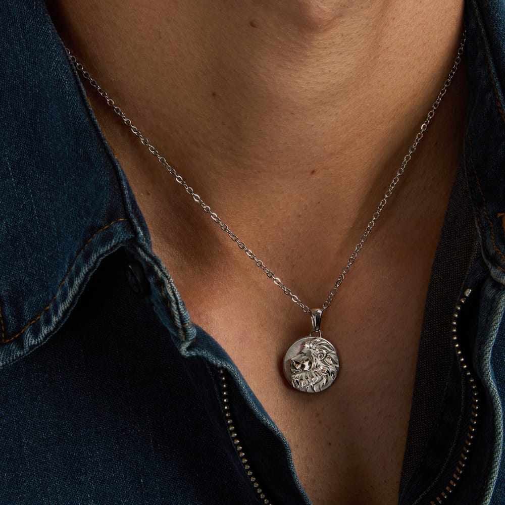 Collana Amuleti con Pendente Leone in Acciaio – Morellato SBKA10 indossato