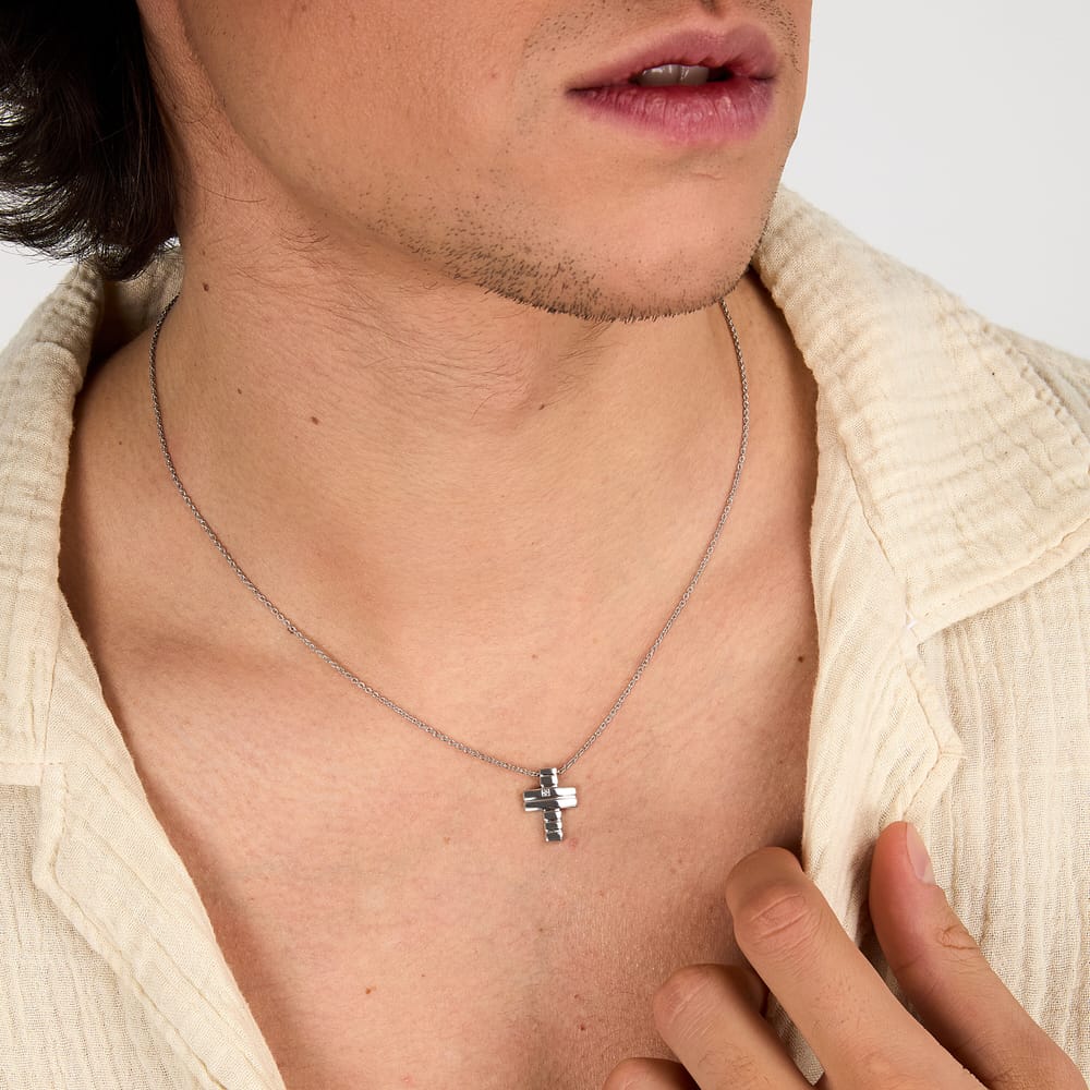 Collana Diamonds con Pendente Croce in Argento e Diamante – Morellato SAYE01 indossato