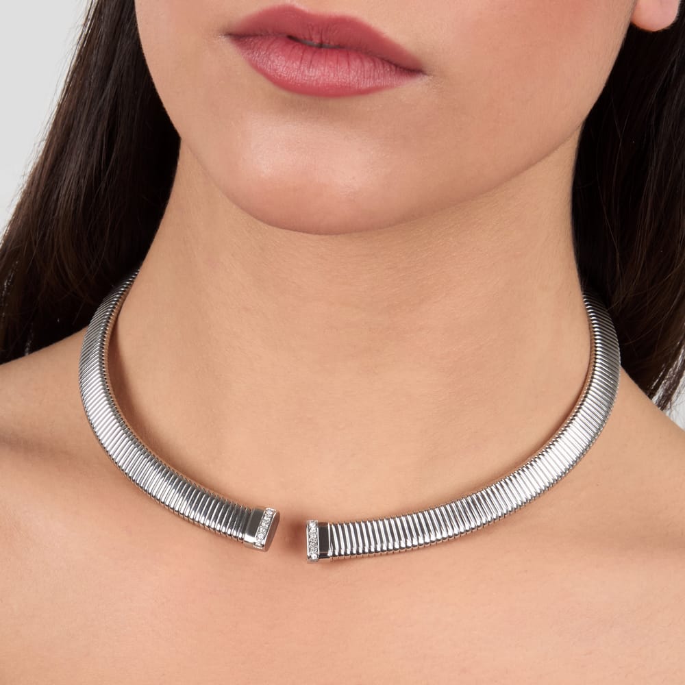 Collana Onda a Catena in Acciaio e Cristalli Bianchi – Morellato SAZP02 indossato