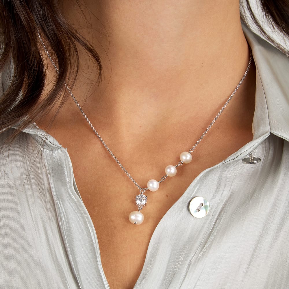 Collana Perla con Pendente in Argento e Zirconi Bianchi – Morellato SXU55 indossato