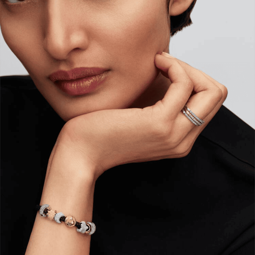 Bracciale in Corda Nera con Chiusura a Barile