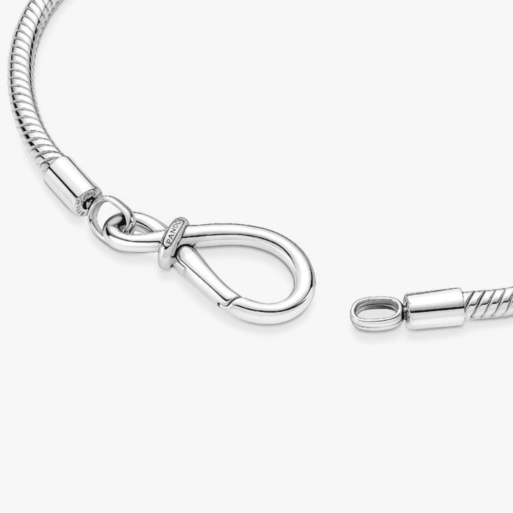 Bracciale con Chiusura a Nodo Infinito