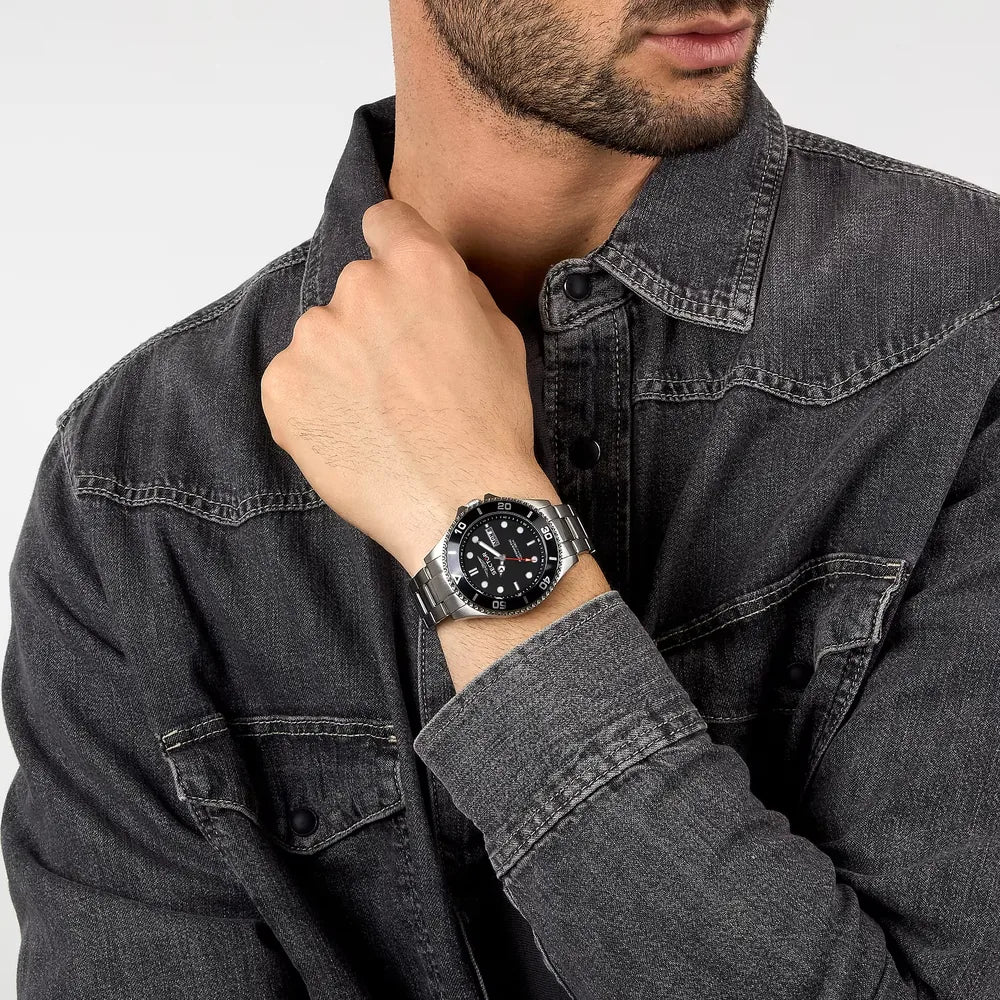 Sector 230 43 mm quadrante nero R3223161021
