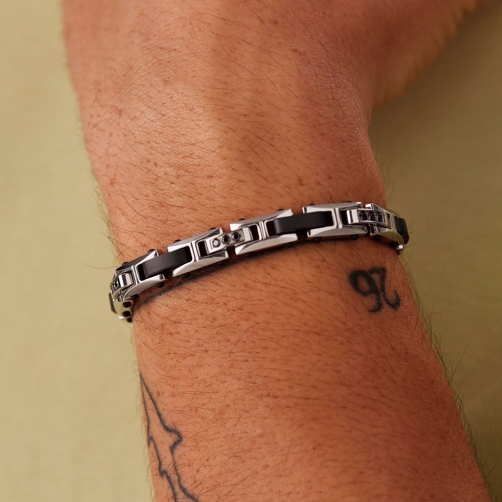Bracciale Backliner in Acciaio Rutenio con Zirconi Neri – Brosway BBC31 indossato