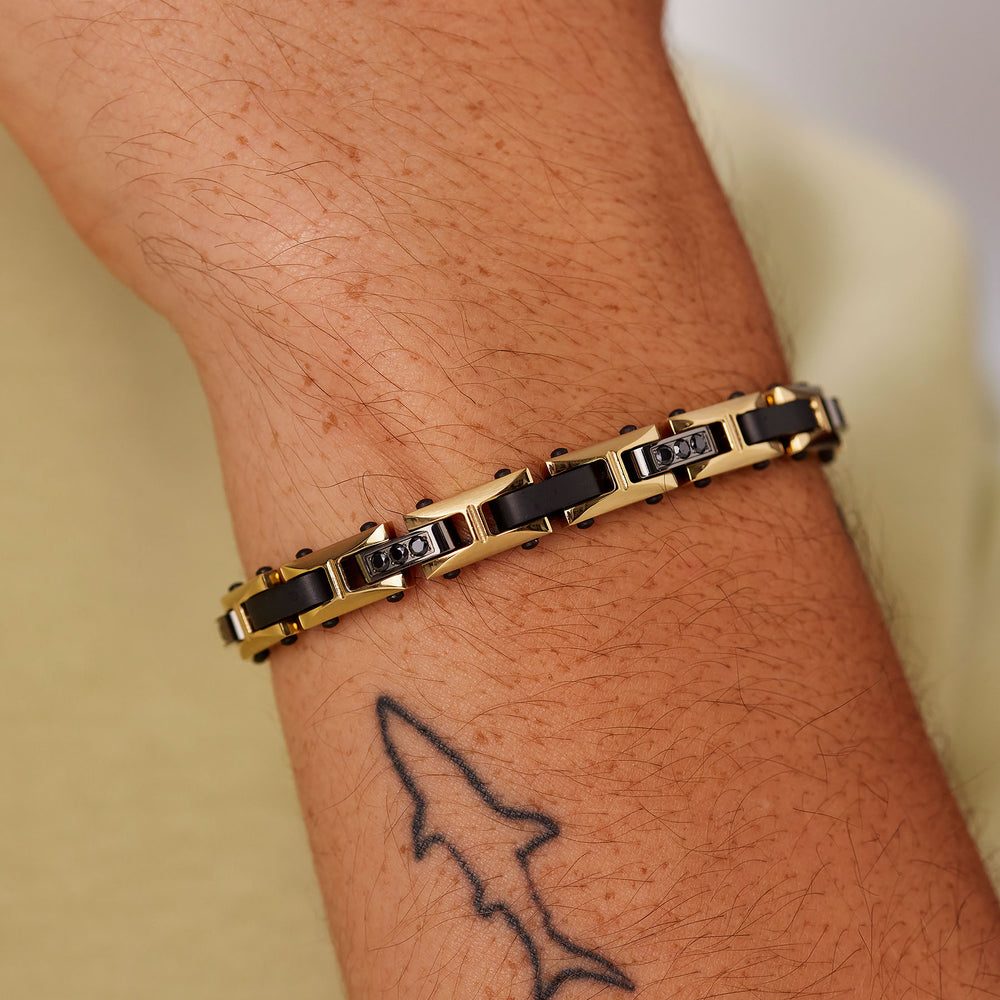 Bracciale Backliner Bicolore in Acciaio Rutenio e Oro con Zirconi Neri – Brosway BBC32 indossato