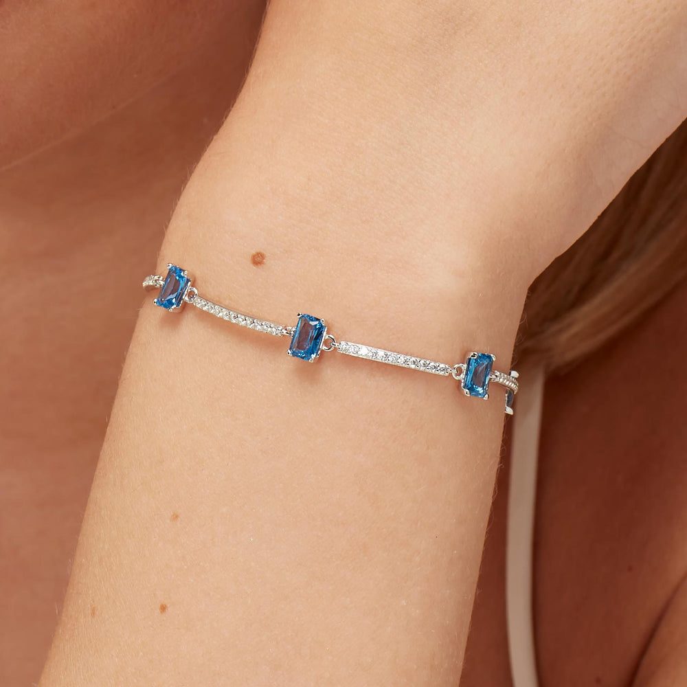 Bracciale Semirigido Fancy in Argento con Zirconi Baguette Blu – Brosway FFB04 indossato