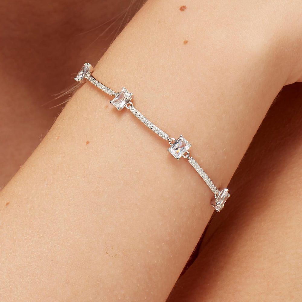 Bracciale Semirigido Fancy in Argento con Zirconi Baguette Bianchi – Brosway FIW06 indossato