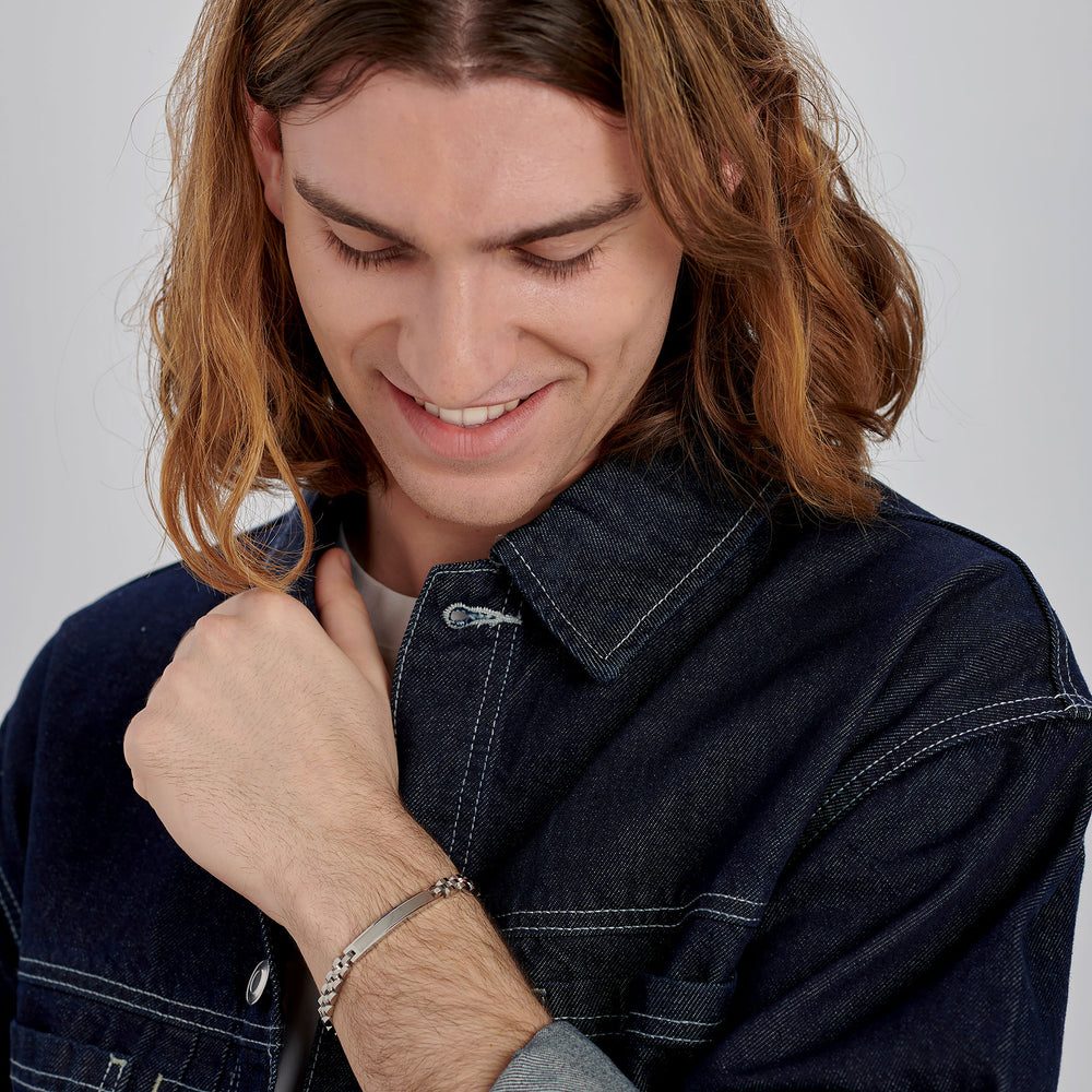 Bracciale Uomo Riptide in Acciaio con Barra Centrale – Brosway BTD060 indossato