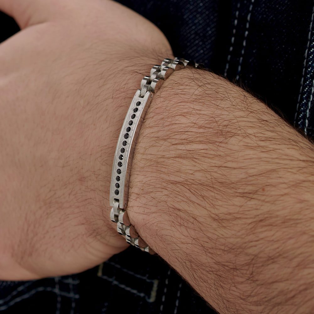 Bracciale Uomo Riptide in Acciaio con Barra e Zirconi Neri – Brosway BTD062 indossato