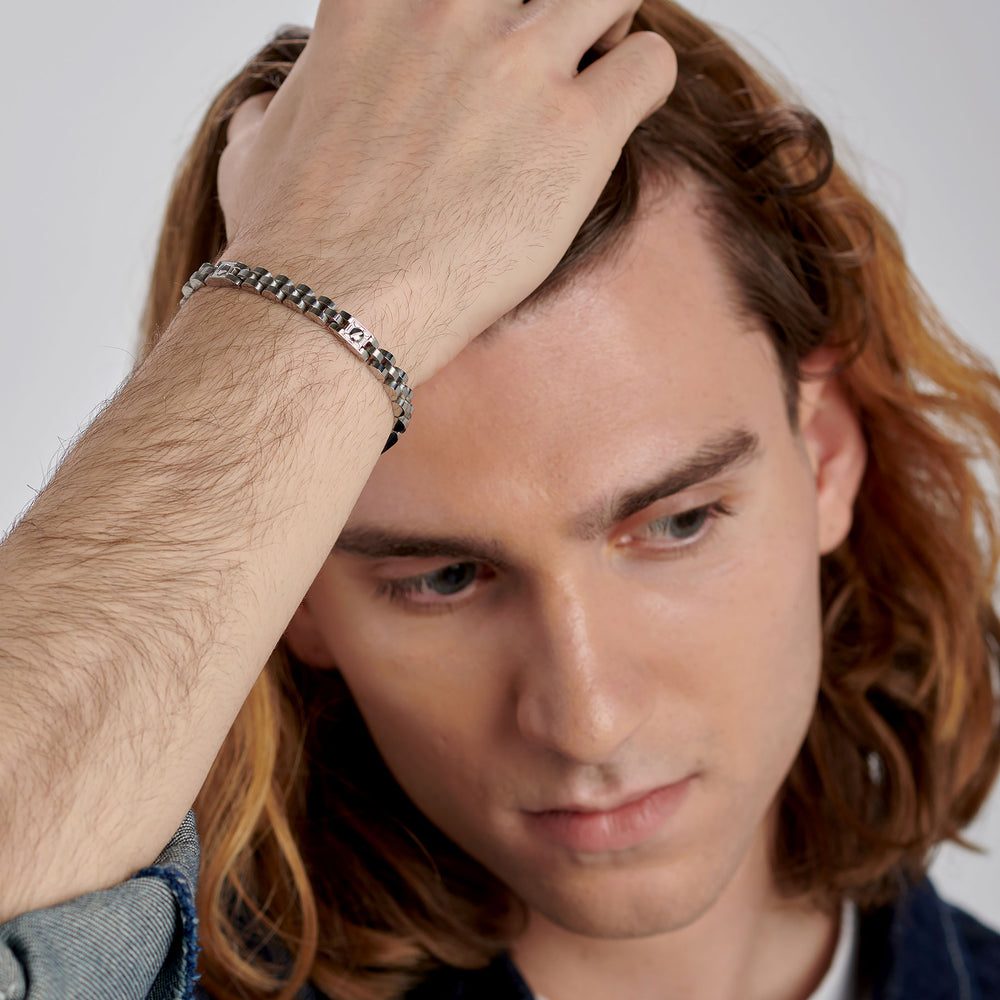 Bracciale Uomo Riptide in Acciaio con Elementi a Vite – Brosway BTD063 indossato