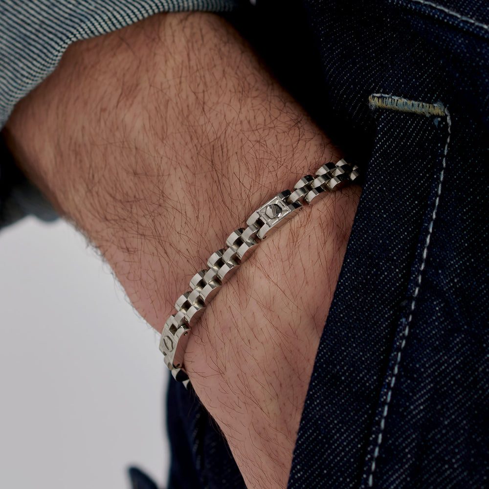 Bracciale Uomo Riptide in Acciaio con Elementi a Vite – Brosway BTD063 indossato