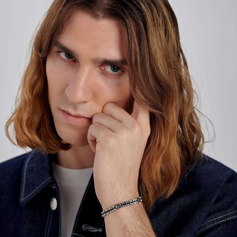 Bracciale Uomo Riptide Canna di Fucile in Acciaio con Elementi a Vite – Brosway BTD064 indossato