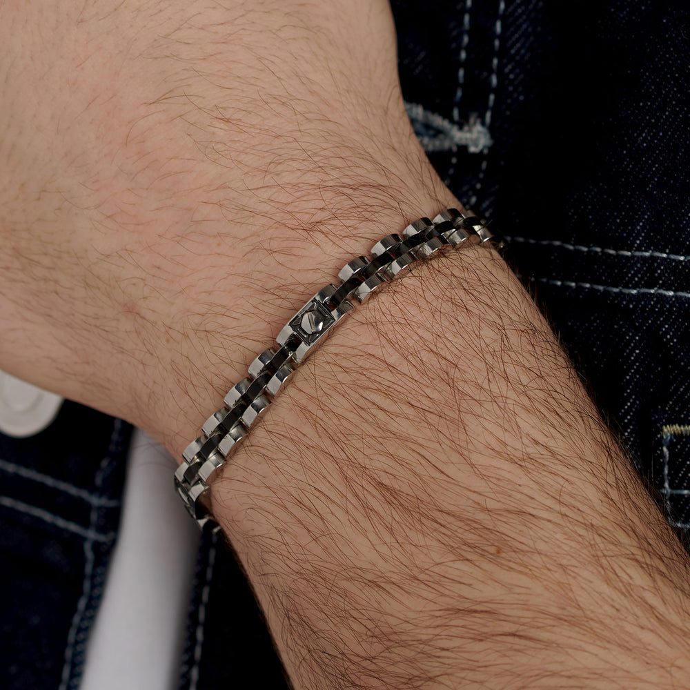 Bracciale Uomo Riptide Canna di Fucile in Acciaio con Elementi a Vite – Brosway BTD064 indossato