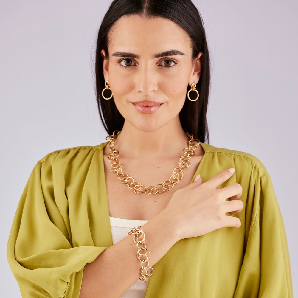Collana Aura Dorata in Acciaio con Cerchi Intersecati – Brosway BAU06 indossato