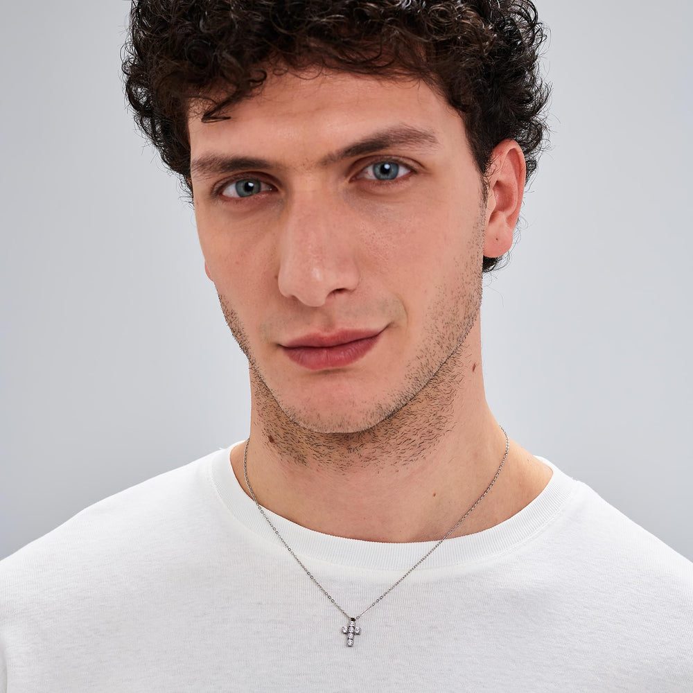Collana Girocollo Avantgarde in Acciaio con Croce e Zirconi Bianchi – Brosway BVD01 indossato