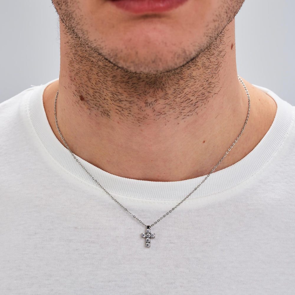 Collana Girocollo Avantgarde in Acciaio con Croce e Zirconi Bianchi – Brosway BVD01 indossato