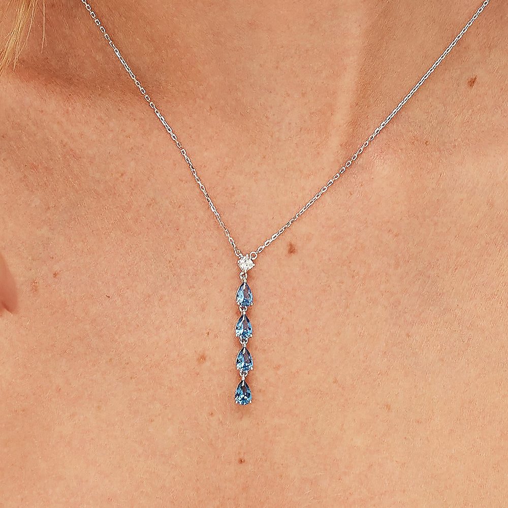 Collana Girocollo Fancy in Argento con Cascata di Gocce Blu – Brosway FFB110 indossato