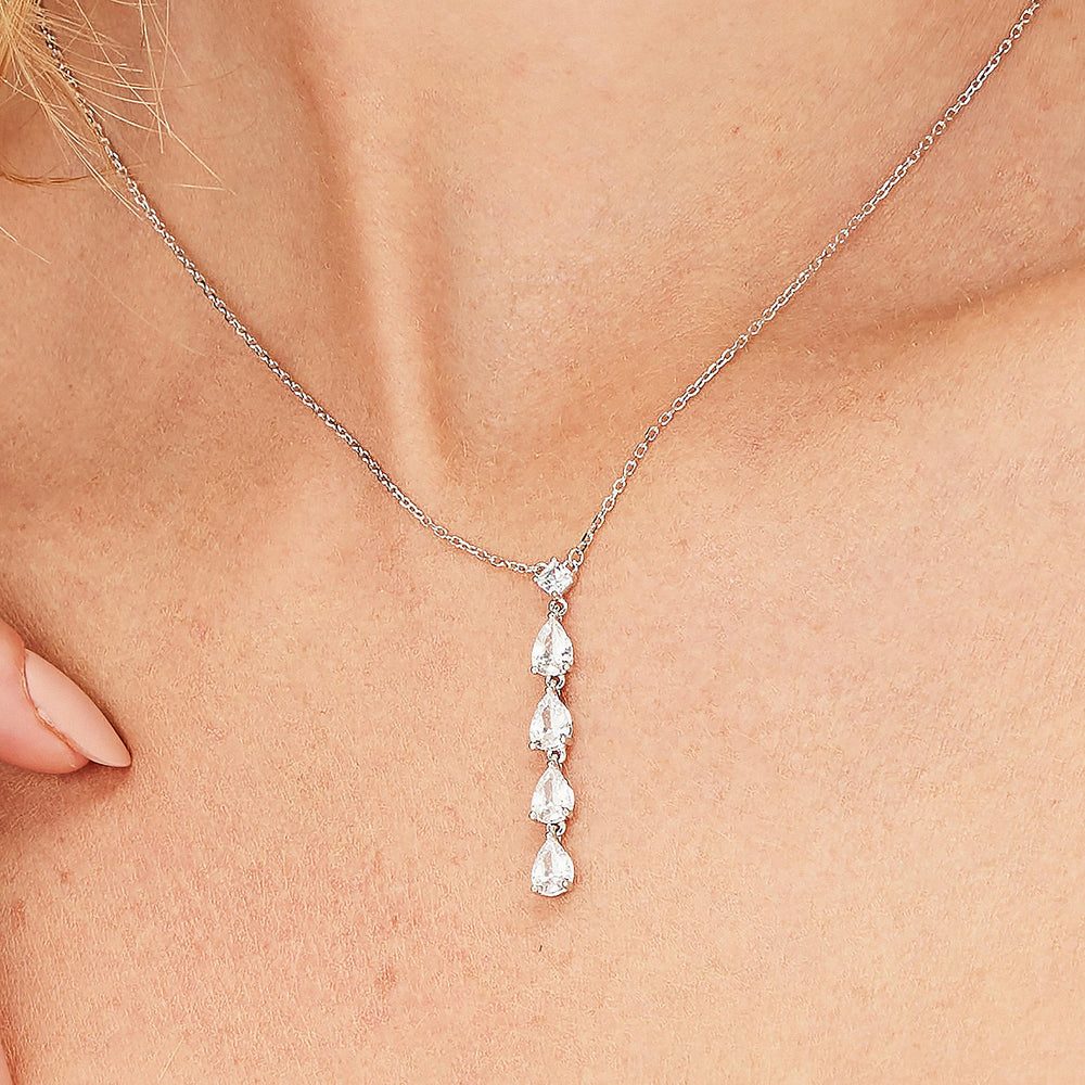 Collana Girocollo Fancy in Argento con Cascata di Gocce – Brosway FIW114 indossato