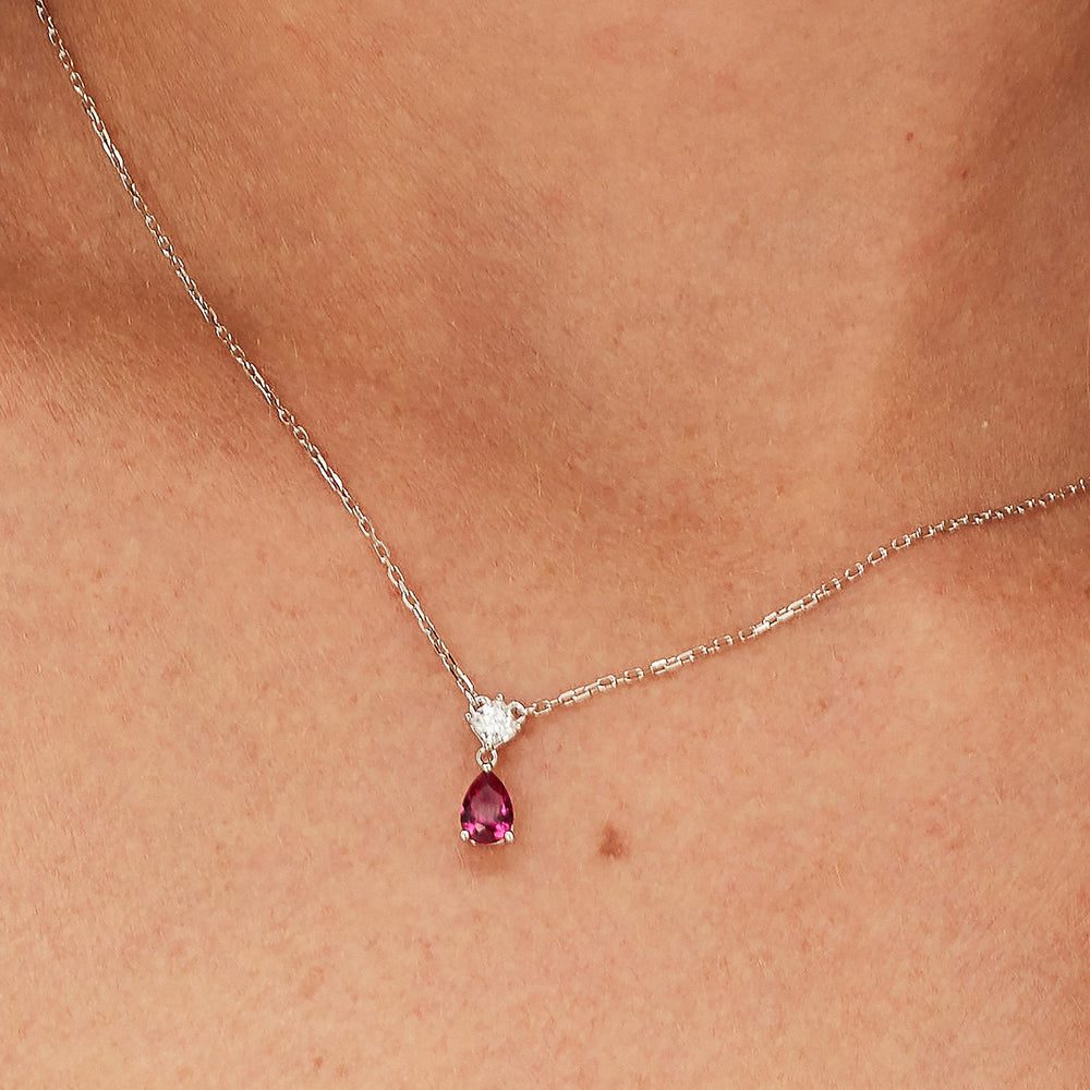 Collana Girocollo Fancy in Argento con Zircone Square e Goccia Passion Ruby – Brosway FPR111 indossato