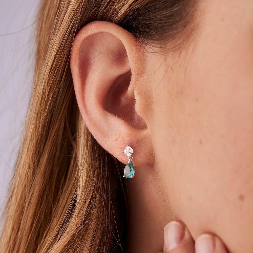 Orecchini Pendenti Fancy in Argento con Zirconi a Goccia Paraiba – Brosway FAG16 indossato