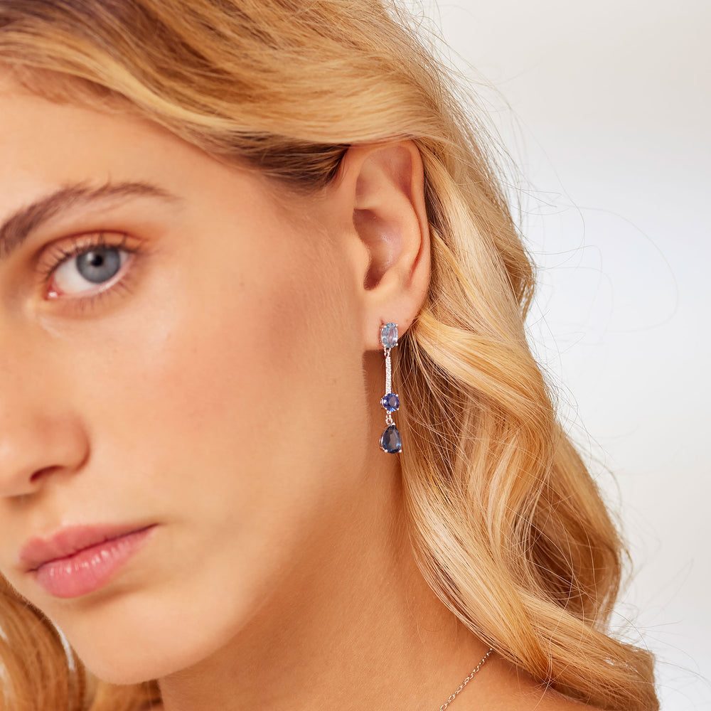 Orecchini Pendenti Fancy in Argento con Zirconi Bianchi e Freedom Blue – Brosway FFB133 indossato