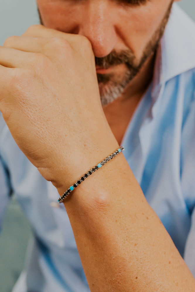 Comete Bracciale in Argento con zirconi turchesi e neri indossato – UBR1253