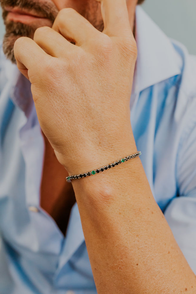 Comete Bracciale in Argento con zirconi verdi e neri indossato – UBR1252