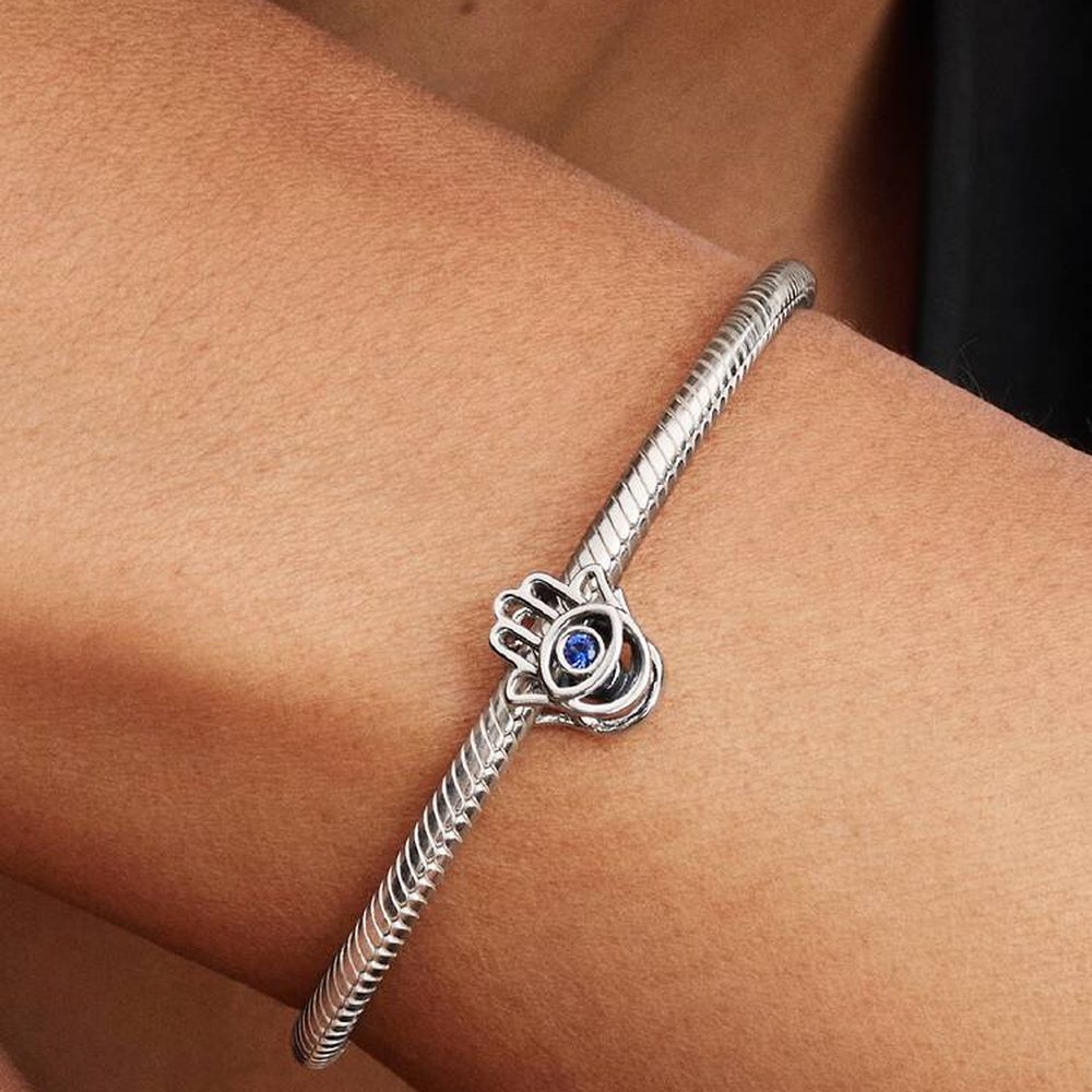 Charm Openwork Mano di Fatima Pietra Blu Pandora 794062C01 - foto 2