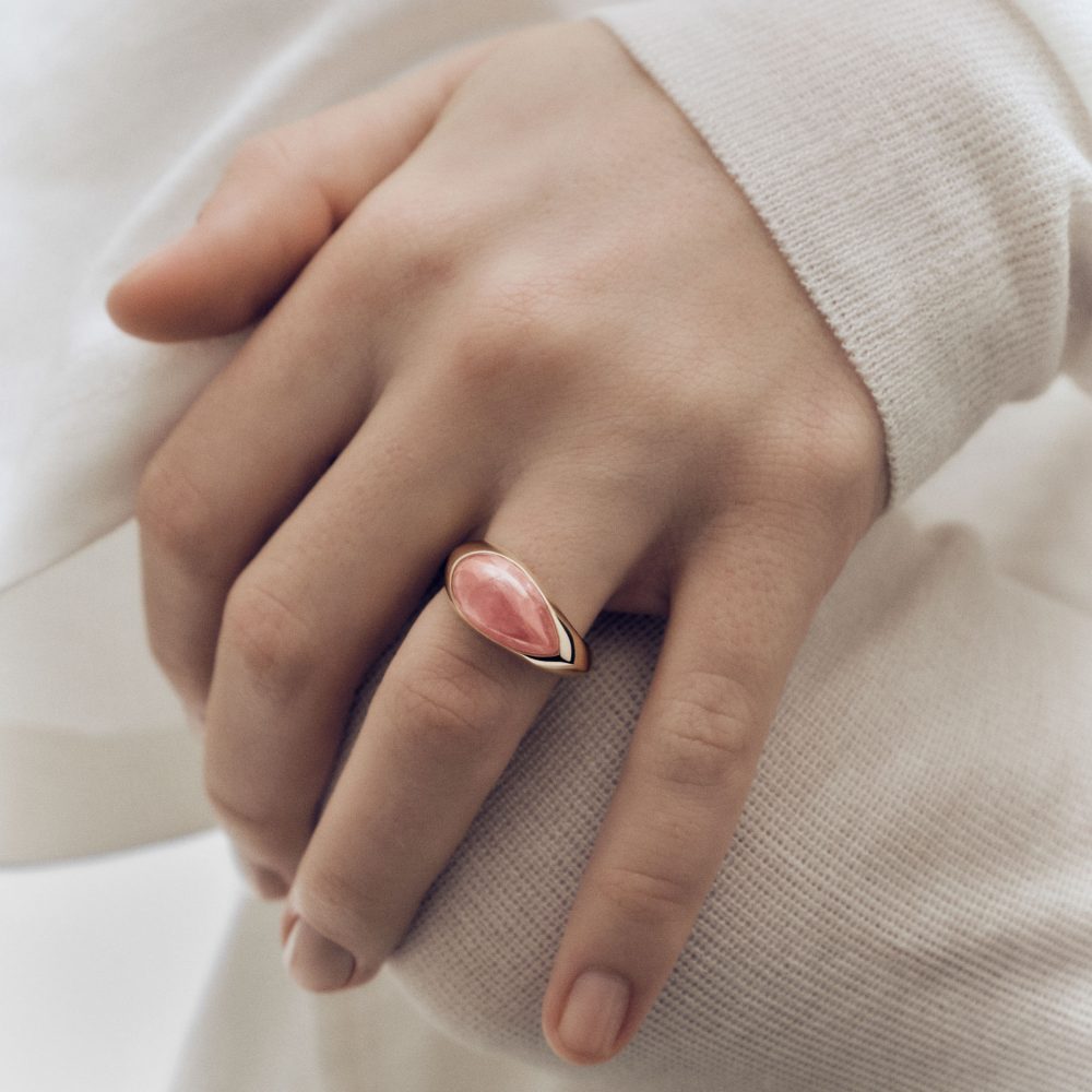 Anello Sigillo Luna con Rodocrosite – PD Paola AN01-E88 indossato