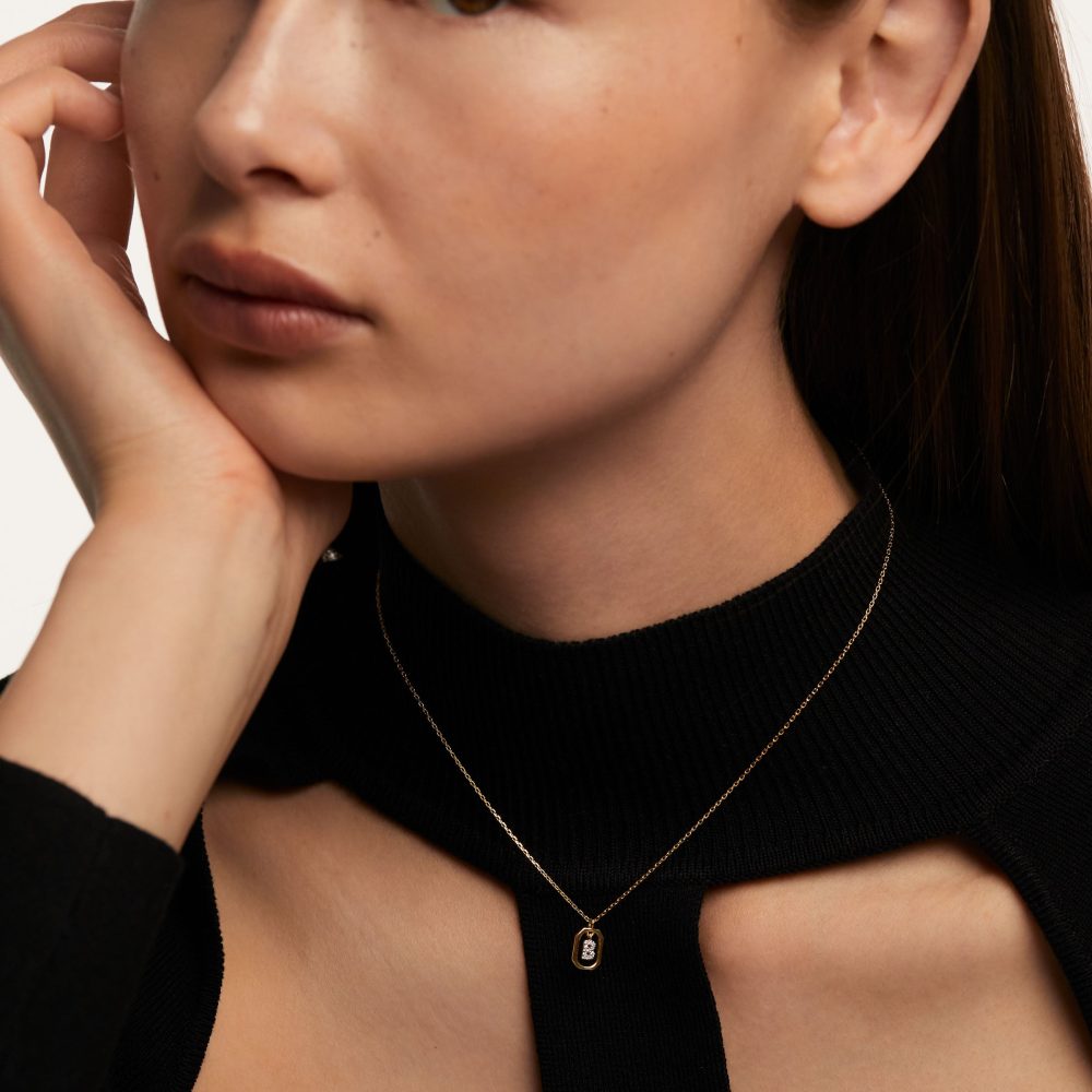Collana con Lettera B Mini – PD Paola CO01-513 indossato