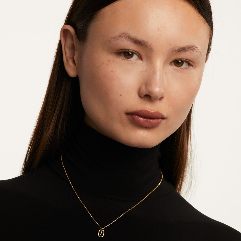 Collana con Lettera I Mini – PD Paola CO01-520 indossato