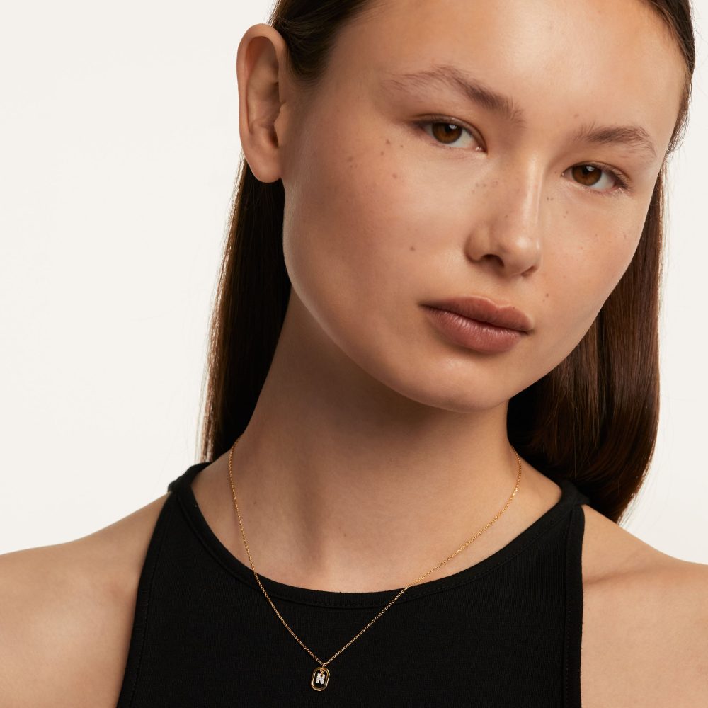 Collana con Lettera N Mini – PD Paola CO01-525 indossato