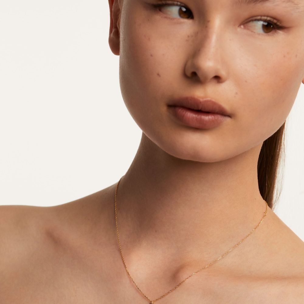 Collana con Lettera R Mini – PD Paola CO01-529 indossato