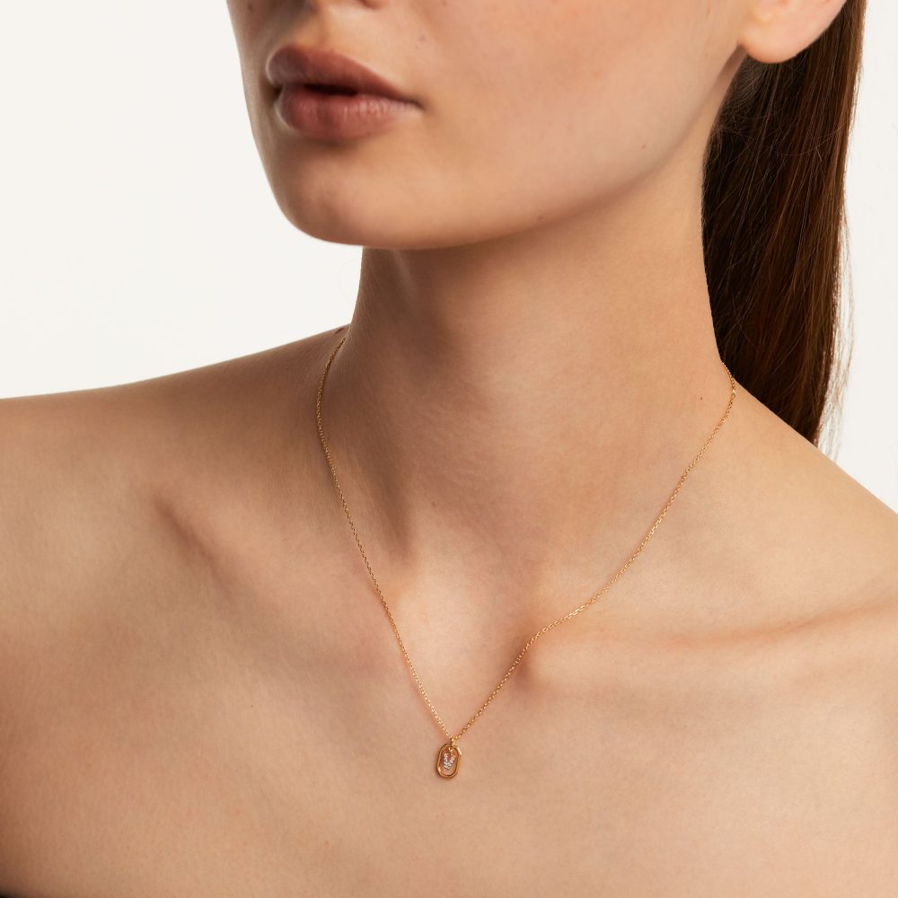 Collana con Lettera V Mini – PD Paola CO01-533 indossato
